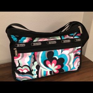 LeSportsac Deluxe Everyday Bag with pouch (NWOT)